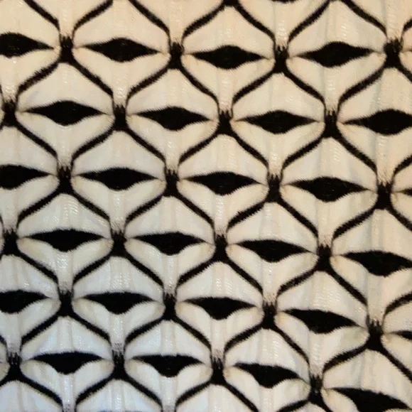 Lovely 153 Peplum Top - Picture 3 of 4